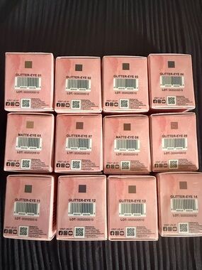 Glitter-Eye Palette Shades – Pink Eyeshadow